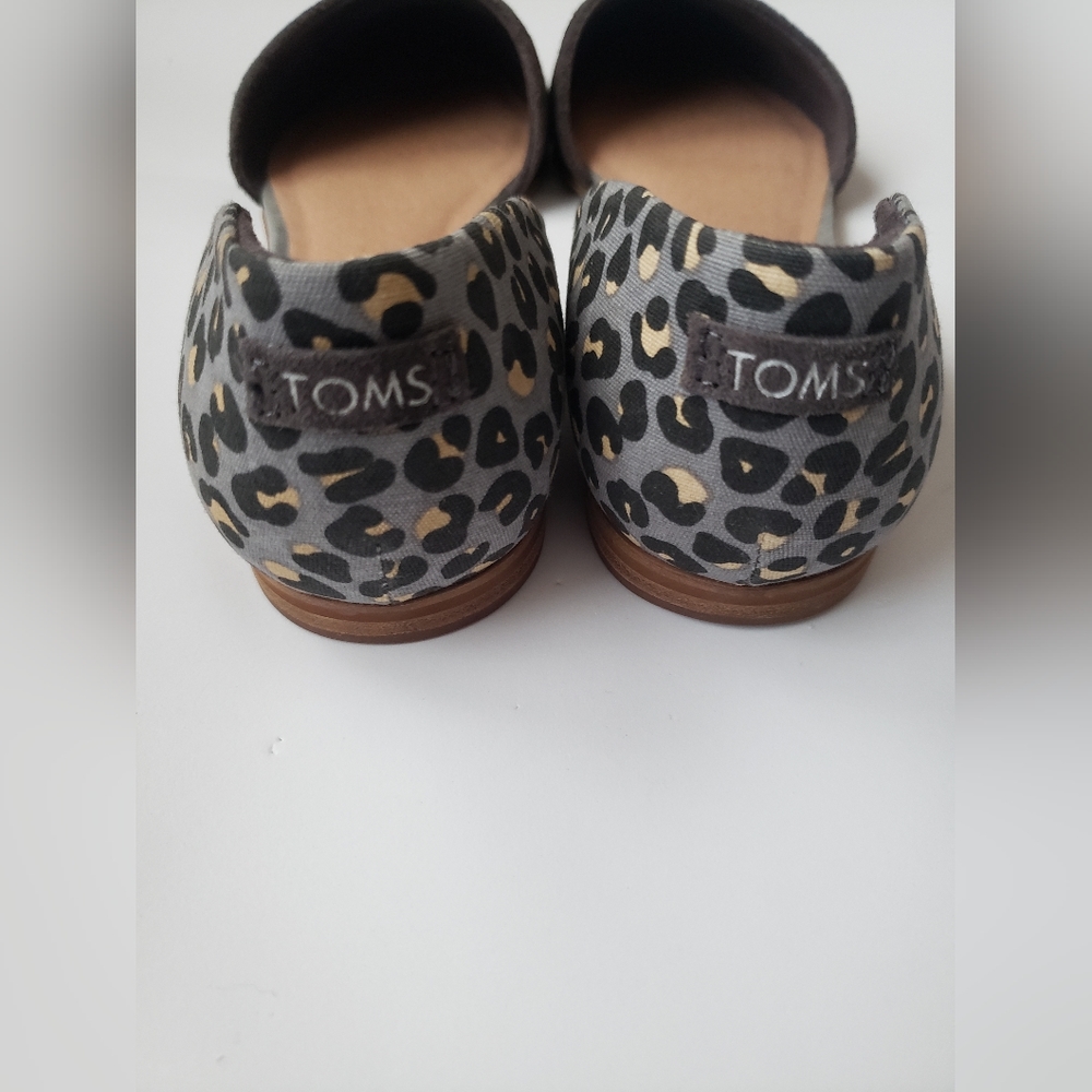 TOMS Jutti D'Orsay Leopard Loafer Flat Gray Color Size 6 - Picture 11 of 13